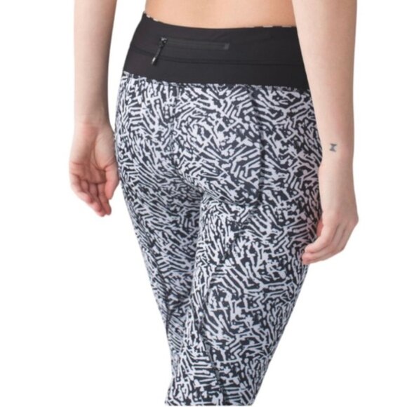 Lululemon Run Inspire Crop II FullOn Luxtreme Mini Brushed Animal Black White - Picture 5 of 9